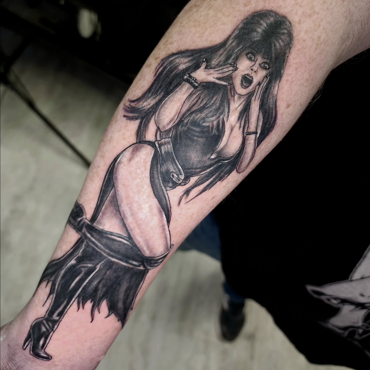 Woman in distress realism tattoo on the forearm by Zach Mullins