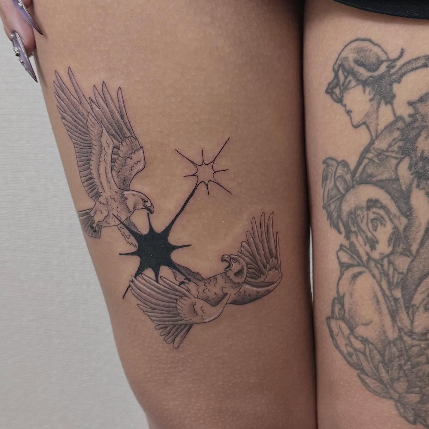 Birds and star black and grey tattoo on the thigh by Las Vegas Tattoo Artist