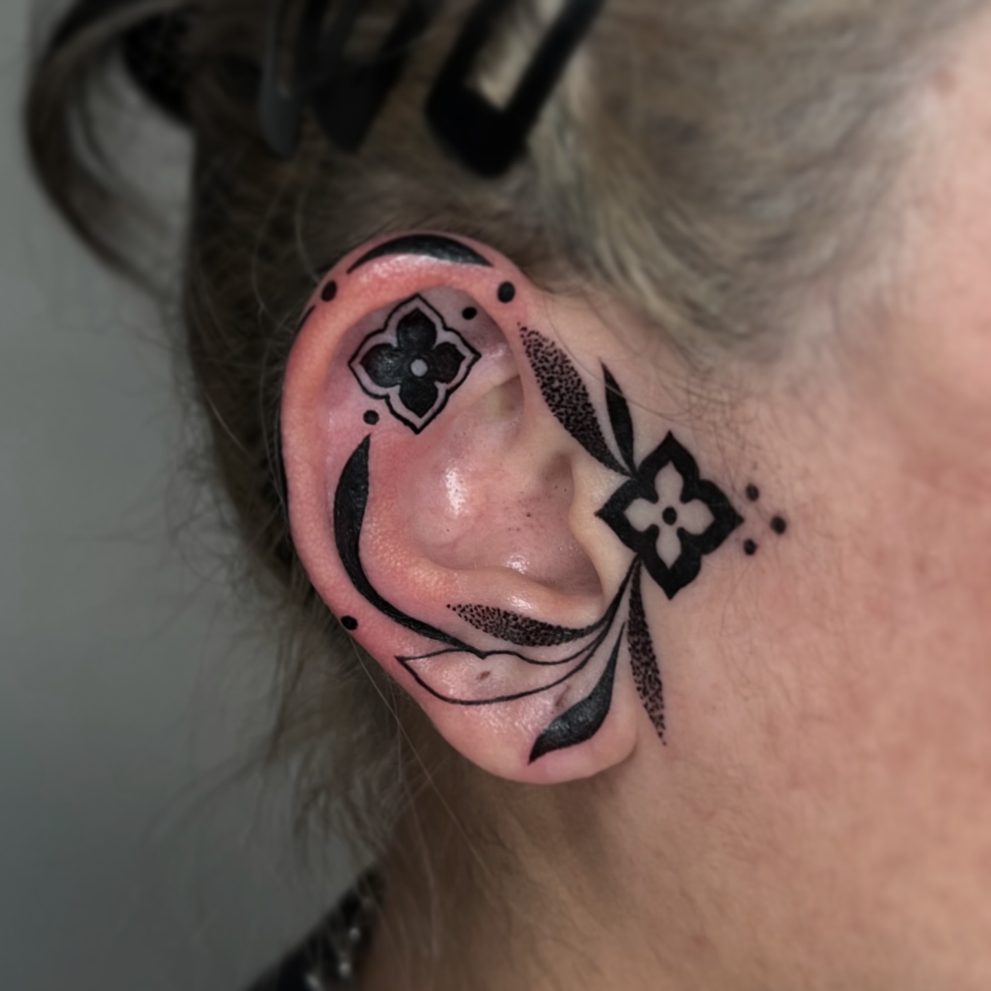 Tattoo by @ofcourseithurts — dotwork, geometric