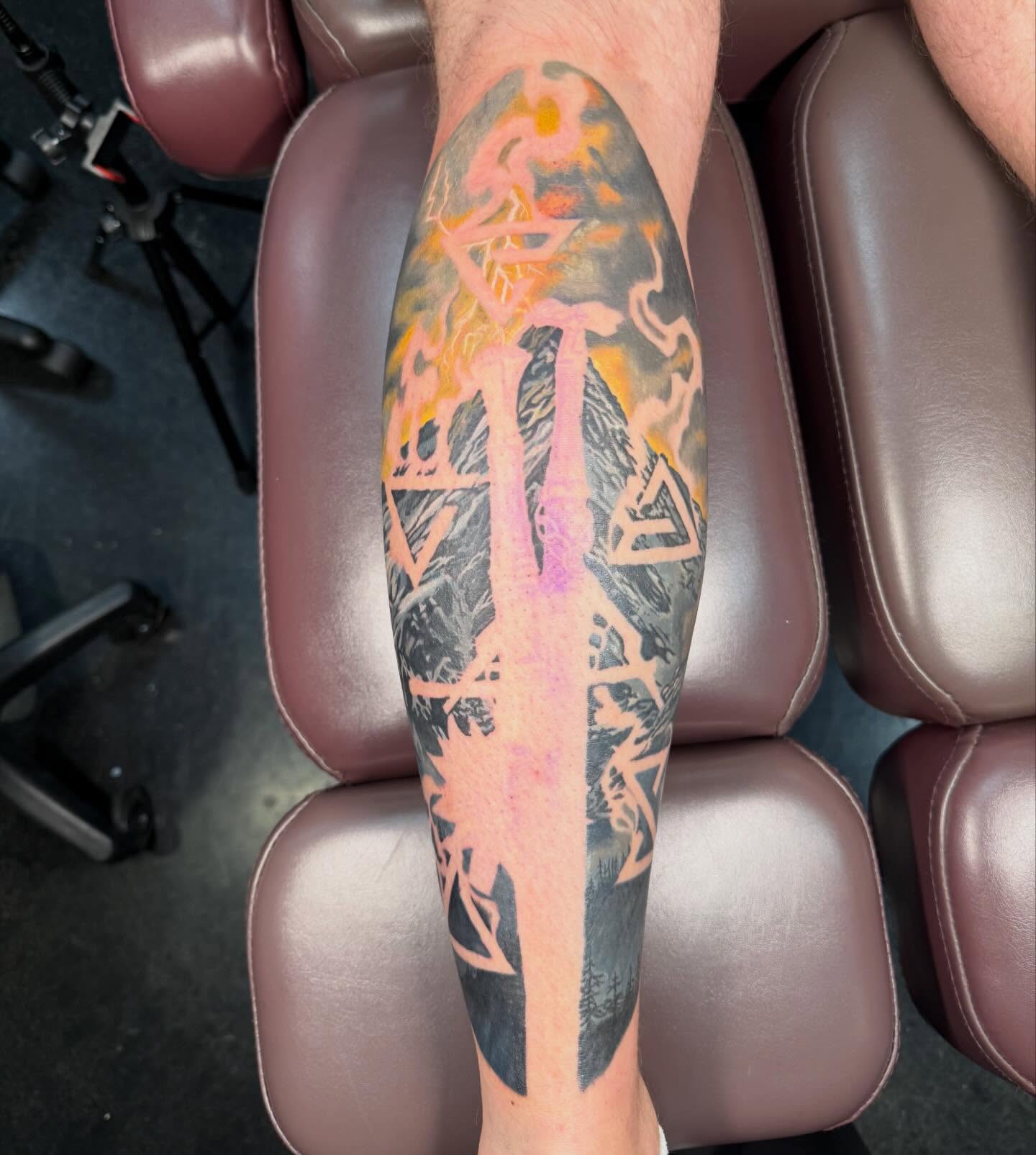 Abstract design geometric tattoo on the forearm by InkFloyd Roith