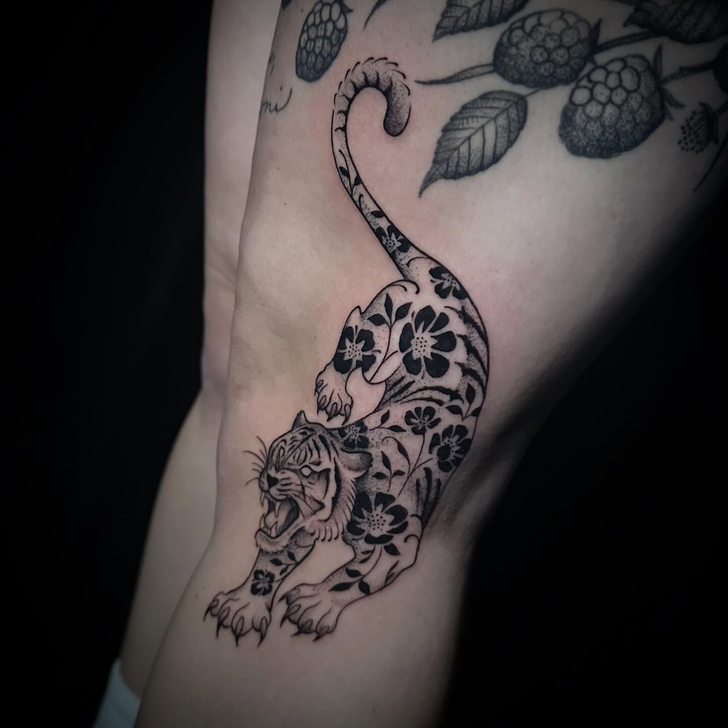 Tattoo by @inkedbysavanna — black_and_grey