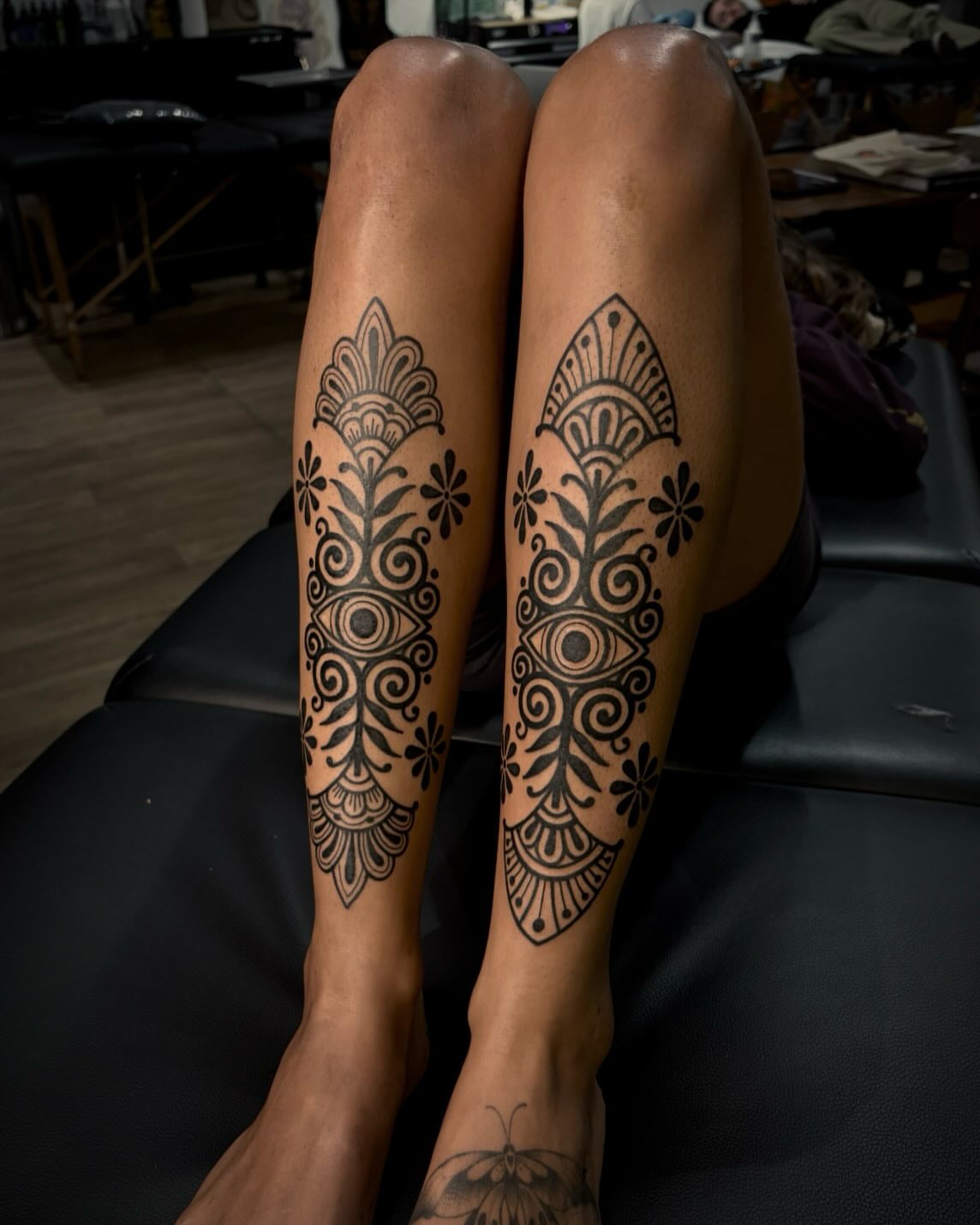 Eye and floral pattern geometric tattoo on the calf by π€ π
πͺ π‘ π π π© π© π π€