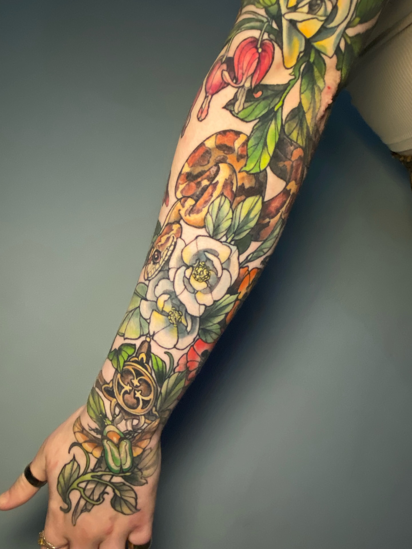Floral bouquet American traditional tattoo on the forearm by ＊ 𝙴𝚁𝙸𝙺𝙰 𝚆𝙷𝙸𝚃𝙴 ＊ 𝙱𝙻𝚄𝙴 𝚃𝙾𝚁𝙲𝙷 𝚃𝙰𝚃𝚃𝙾𝙾