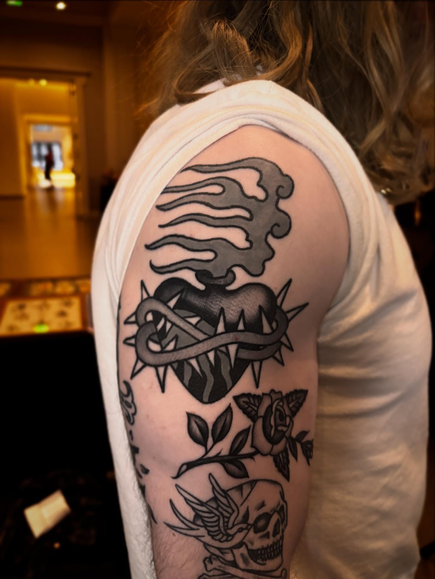Flame and heart American traditional tattoo on the shoulder by ๐๐ซ๐ข๐ ๐๐ฅ๐ญ๐จ๐ง๐๐ง