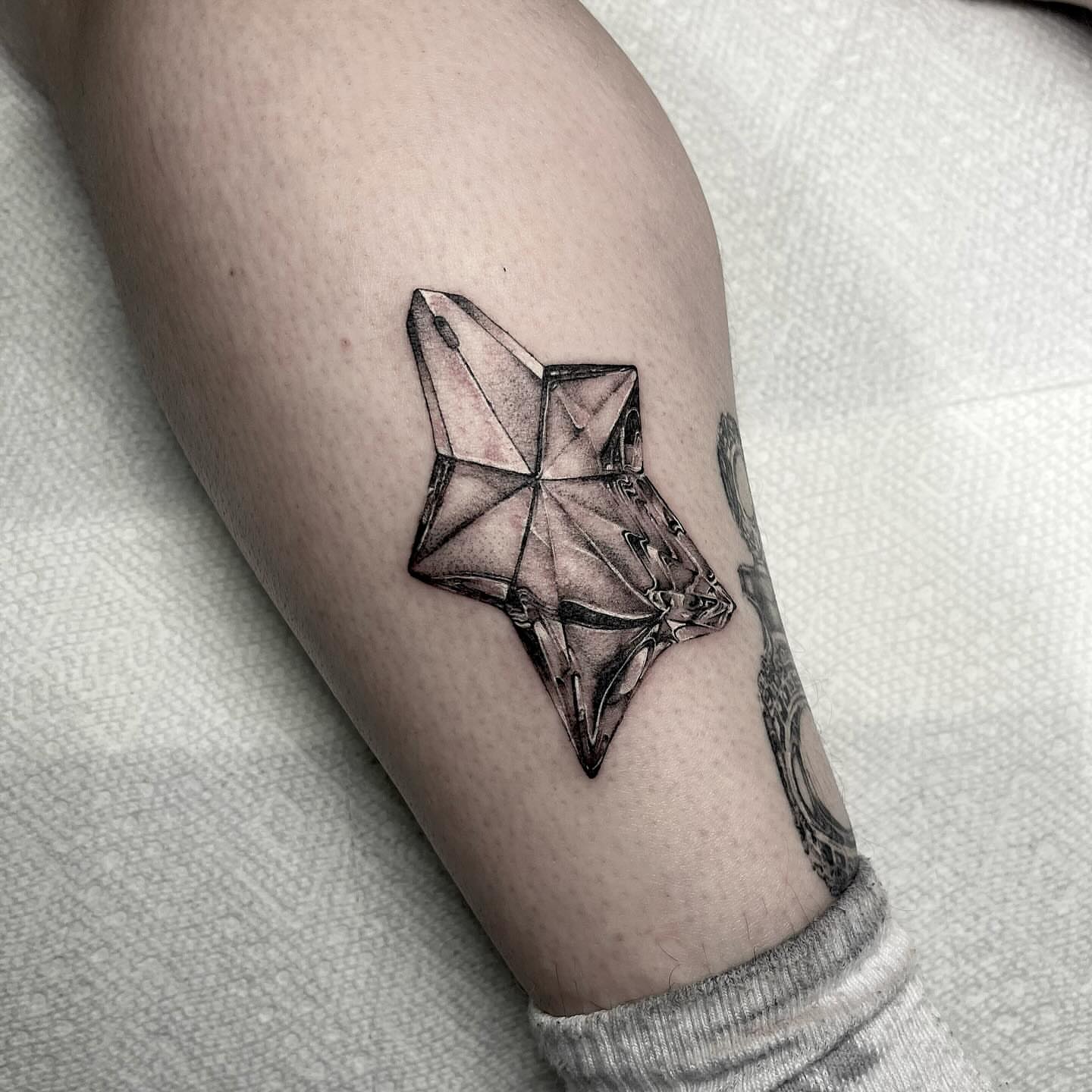Tattoo by @aurtattoos — dotwork, geometric
