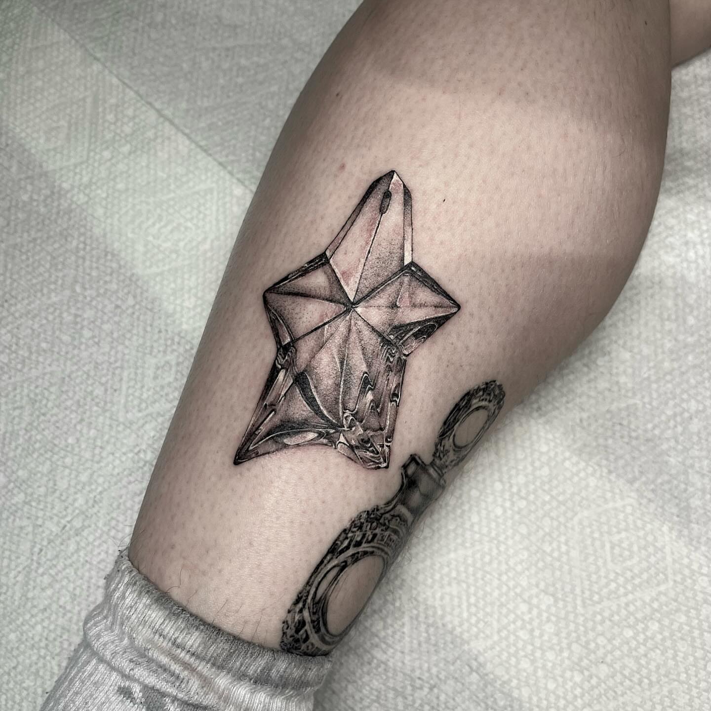 Tattoo by @aurtattoos — geometric