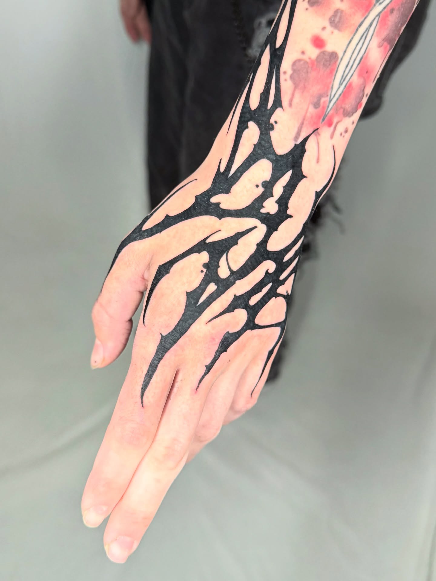 Abstract pattern black and grey tattoo on the hand by S C A B B e R W O C K y