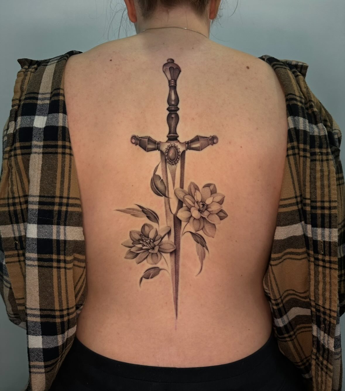 Sword and flowers realism tattoo on the back by @piinkywabbiit, Roselle Park, New Jersey