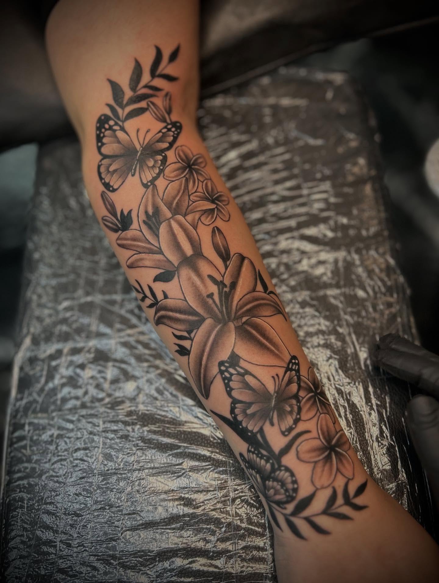 Tattoo by @amry.tattoos — black_and_grey