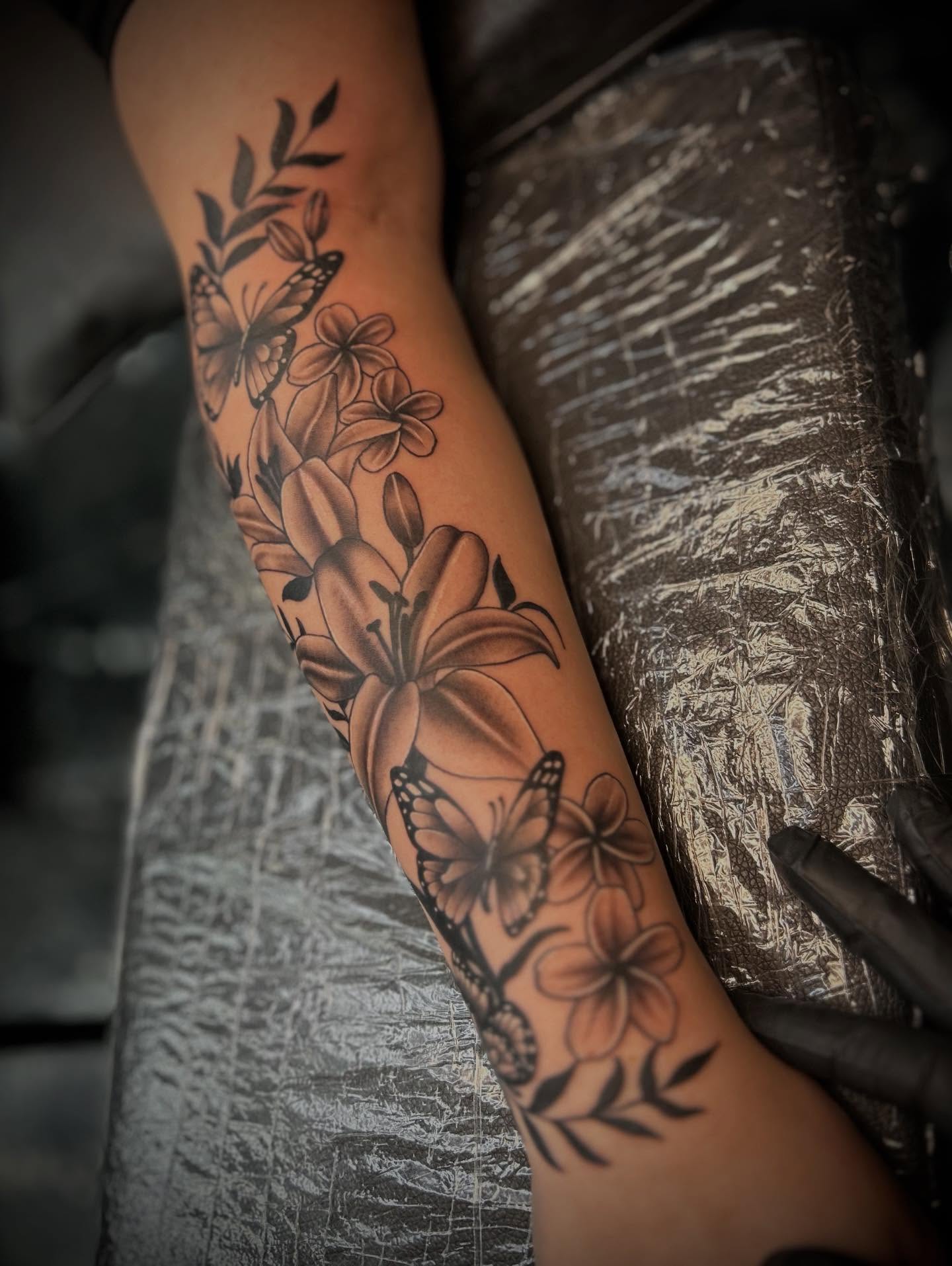 Tattoo by @amry.tattoos — black_and_grey