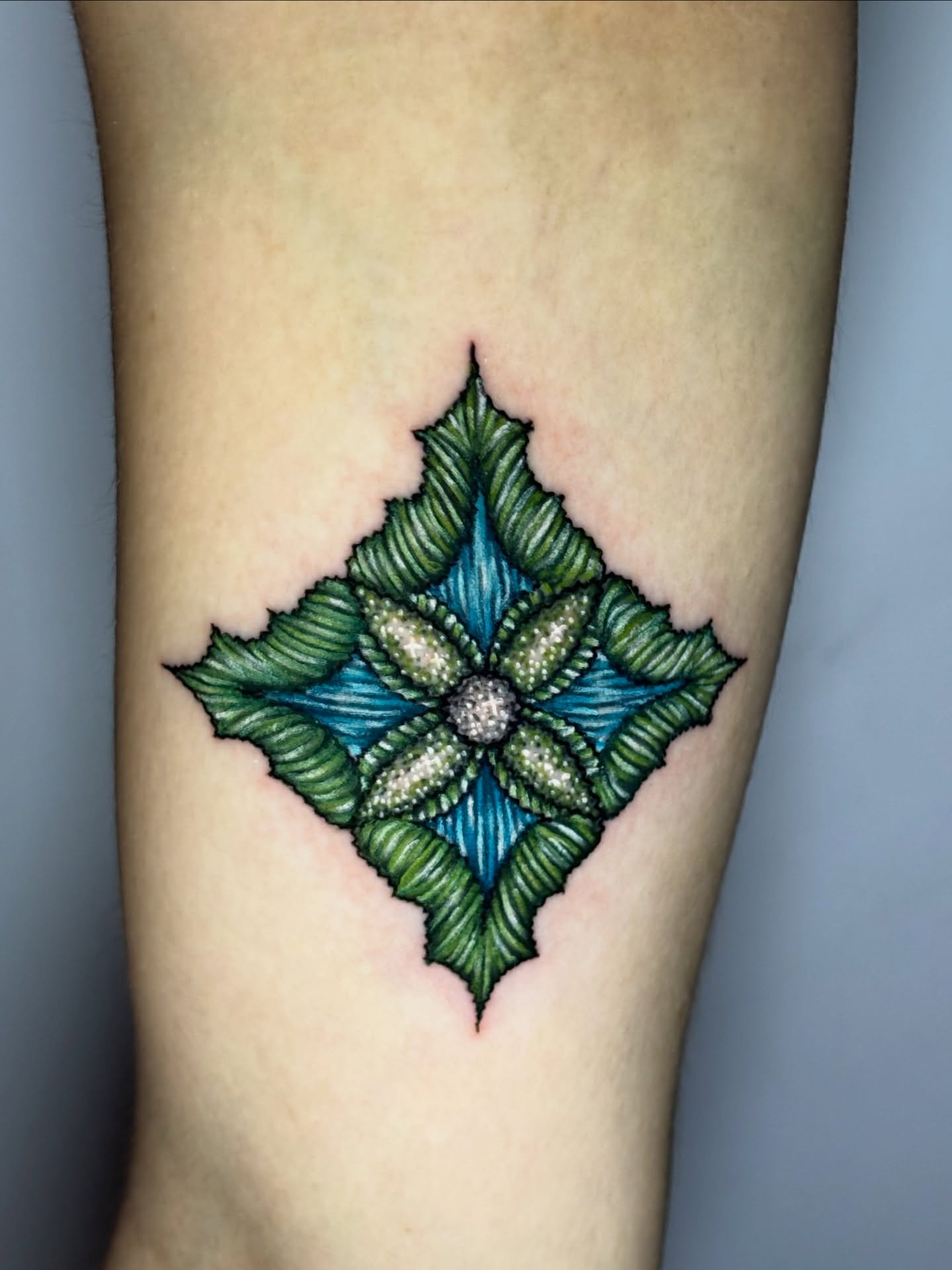 Tattoo by @cheyenne.tattoos — geometric