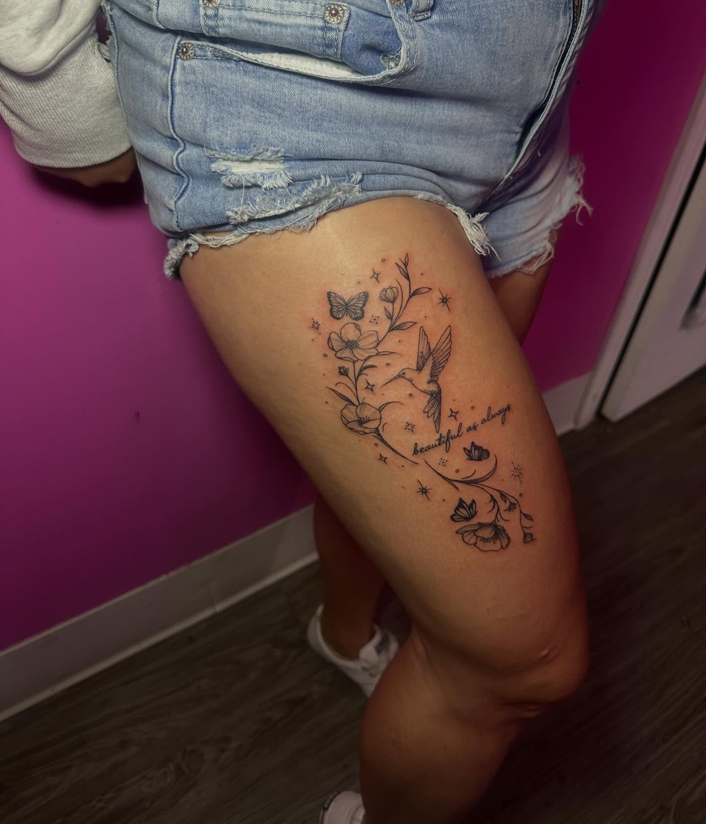 Bird and floral black and grey tattoo on the thigh by Vegas Tattoo Mommy ๐๐, Las Vegas, Nevada