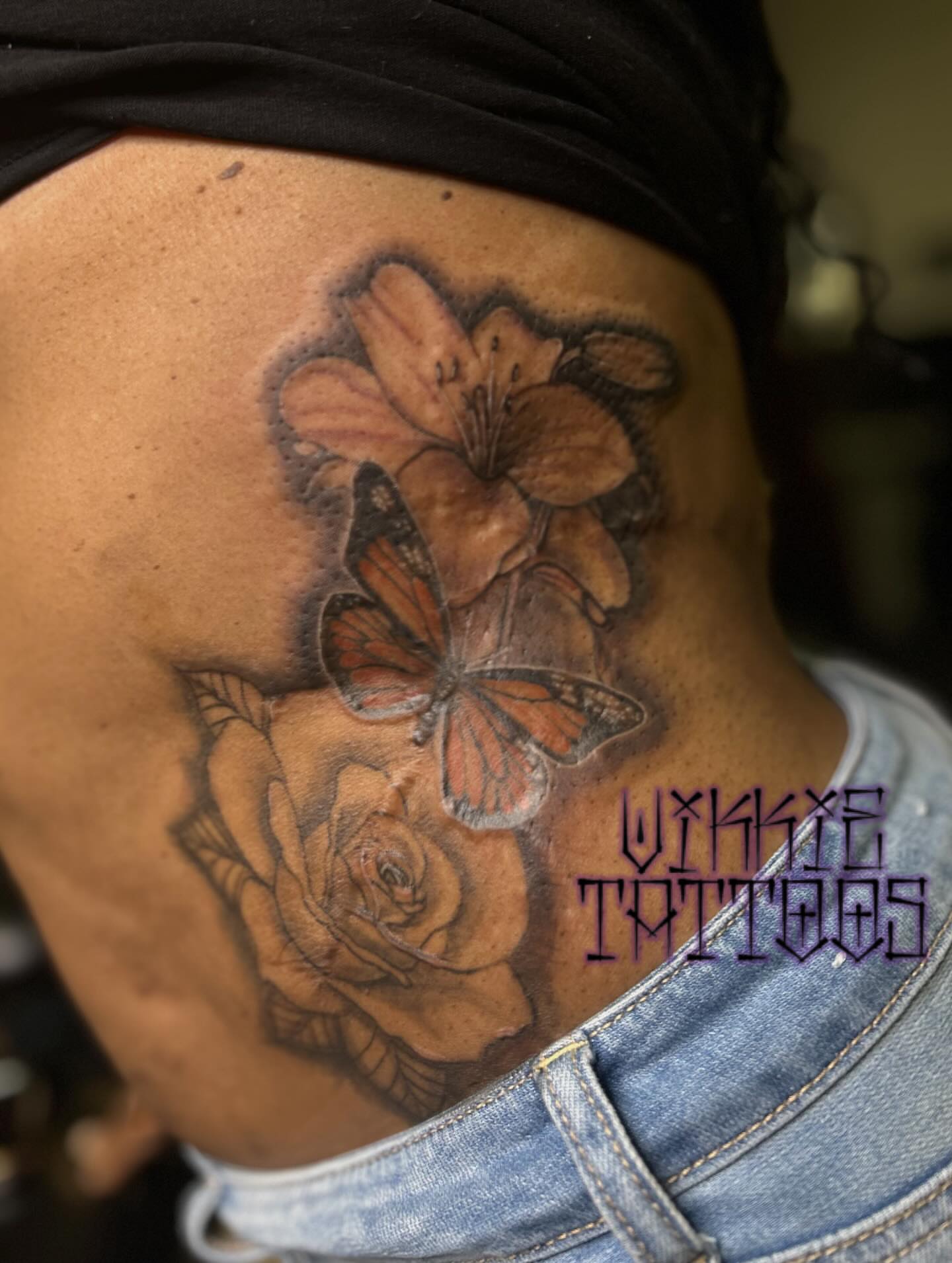 Flowers and butterfly realism tattoo on the ribs by Victoria Mendez