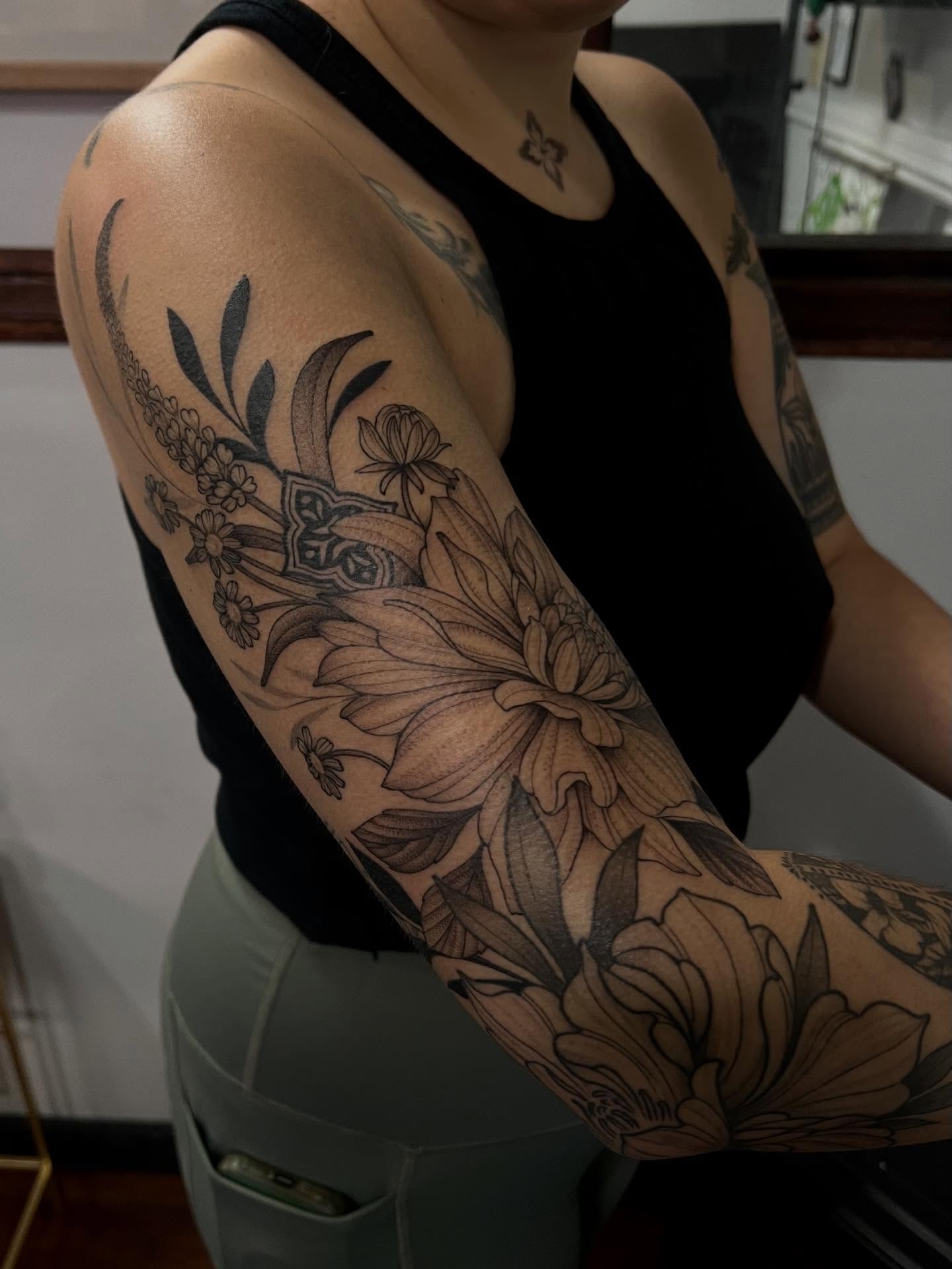 Tattoo by @avreysimone — black_and_grey, realism