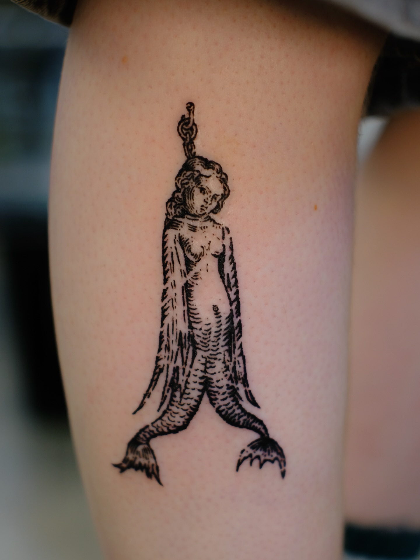 Mermaid black and grey tattoo on the thigh by ꜰʟᴏʀᴀ ᴡᴏᴏᴅᴄᴜᴛ ᴛᴀᴛᴛᴏᴏ