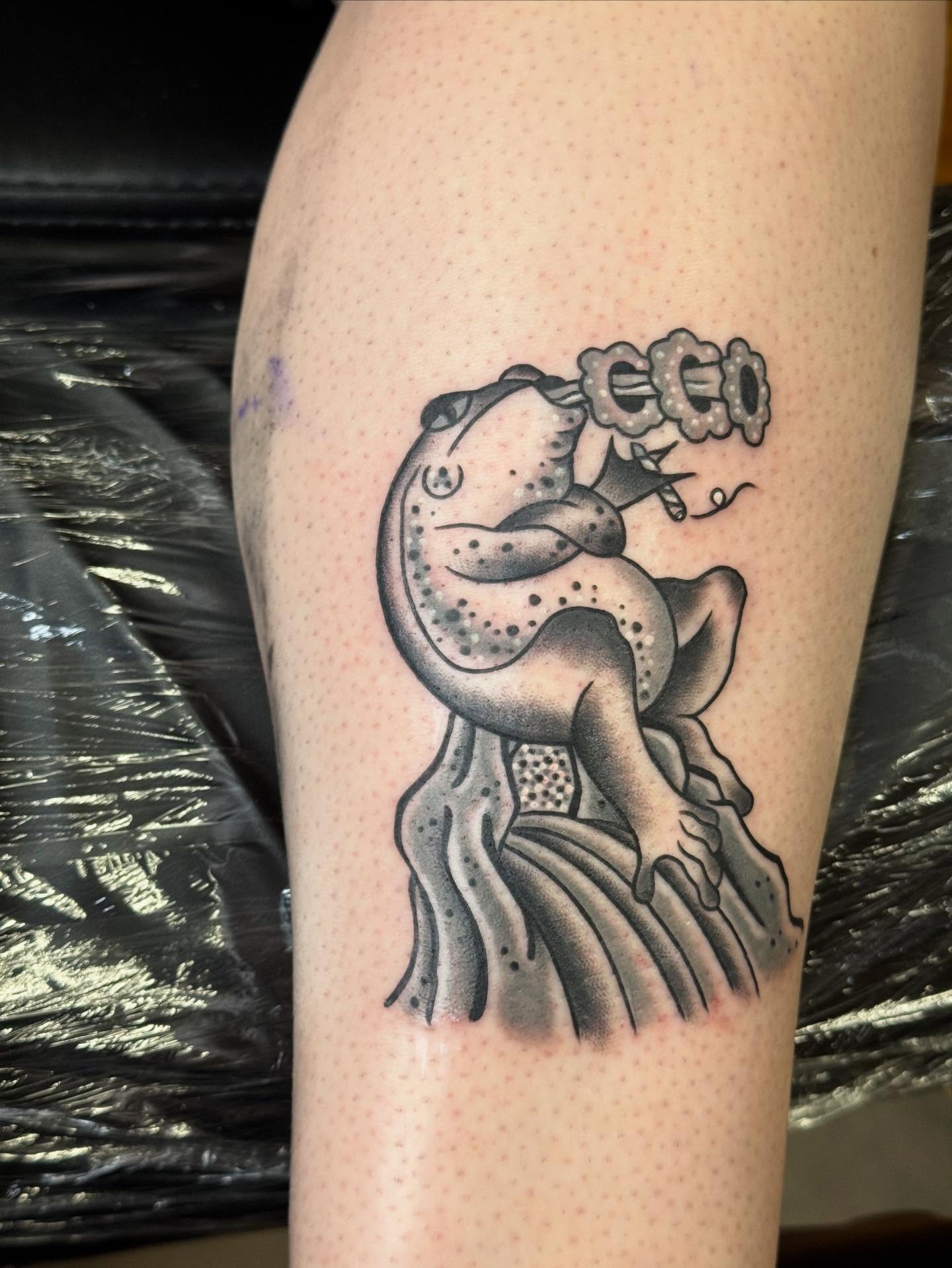 Frog American traditional tattoo on the thigh by π©πͺπ¬