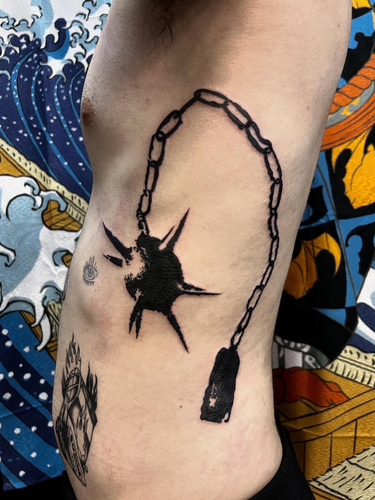 Bird black and grey tattoo on the ribs by Comastein__________✍🏼️