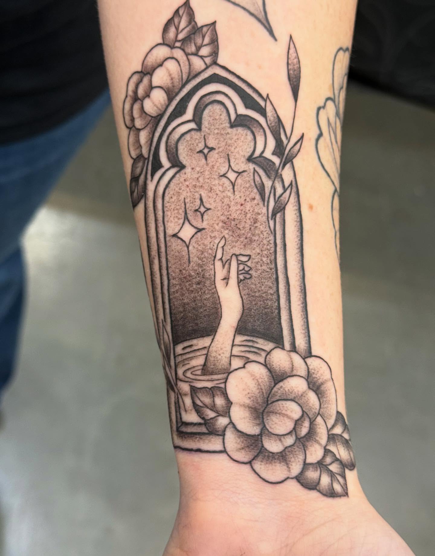 Tattoo by @madisonsky.tattoos — black_and_grey