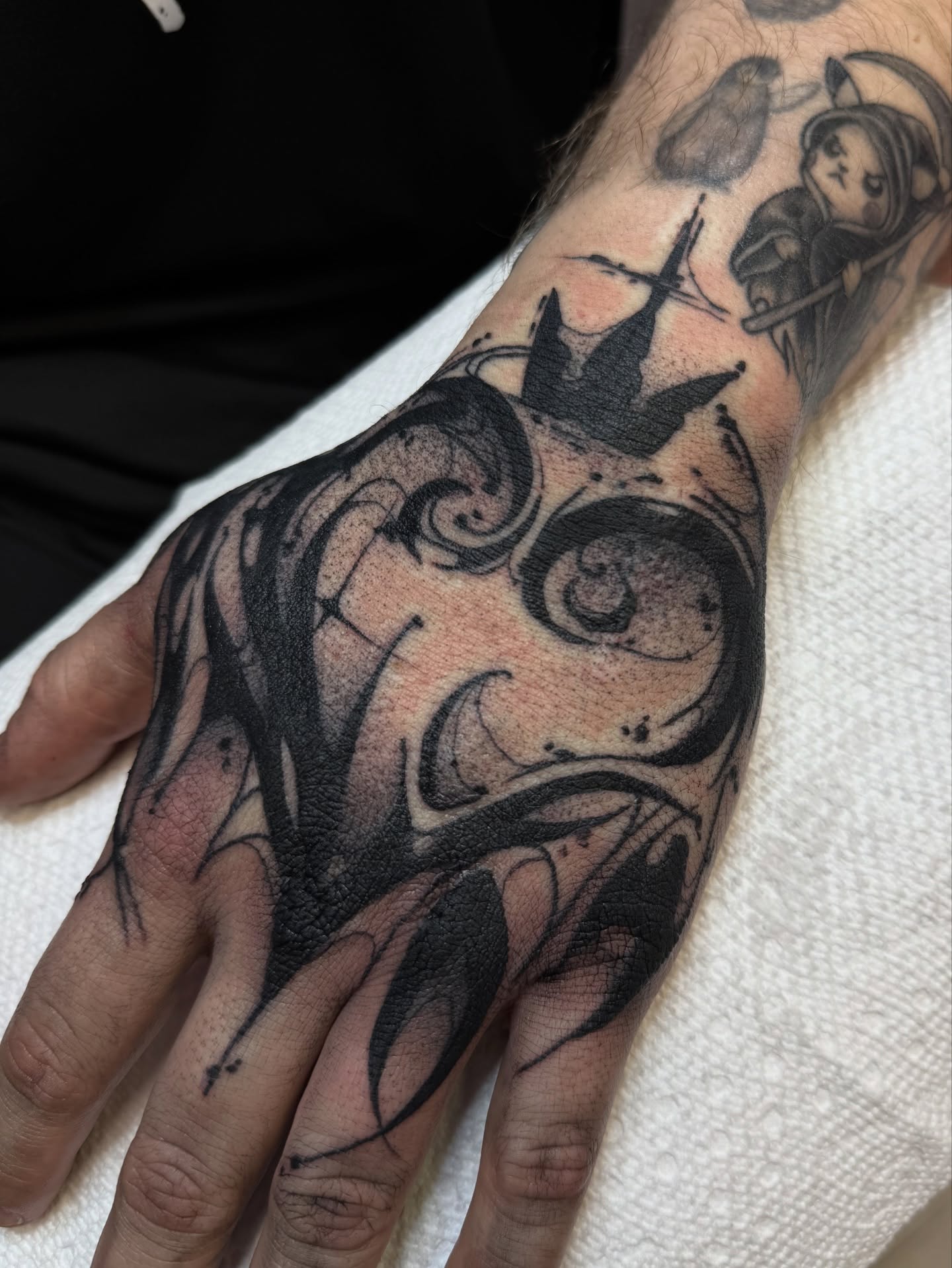 Tattoo by @cattlynnrose — black_and_grey
