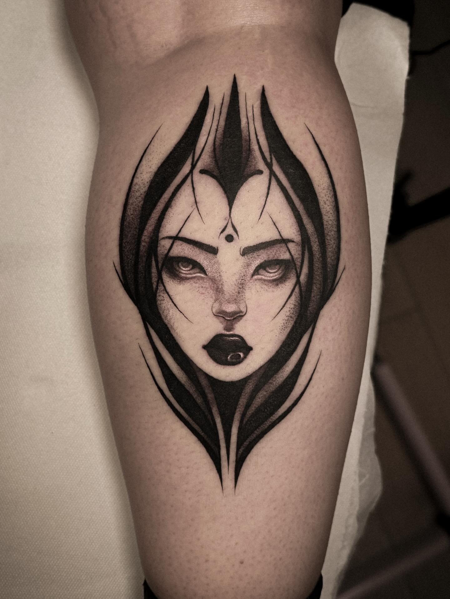 Anime-style woman anime tattoo on the thigh by La Hyene