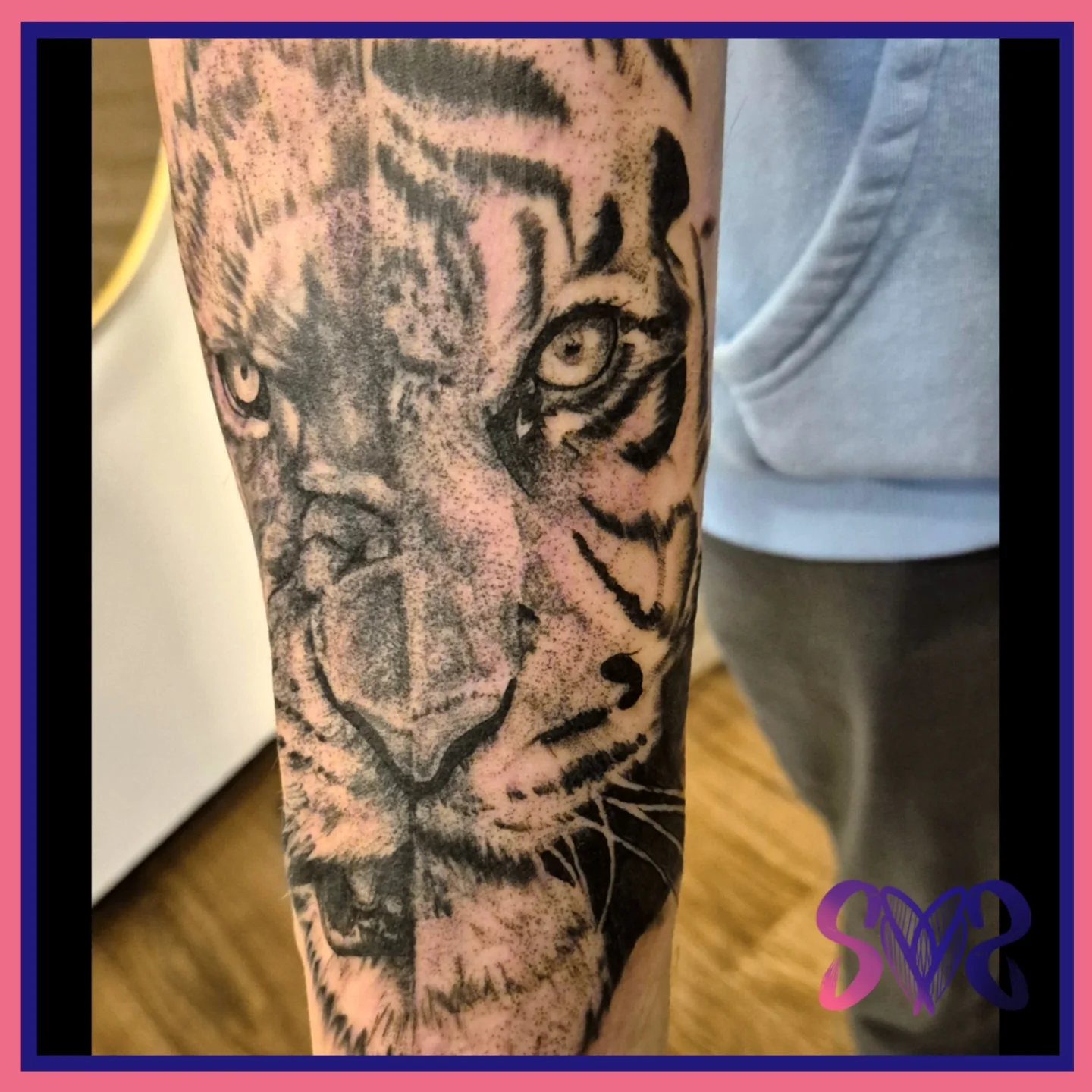 Tiger realism tattoo on the forearm by Sooz, Tours, Centre-Val de Loire