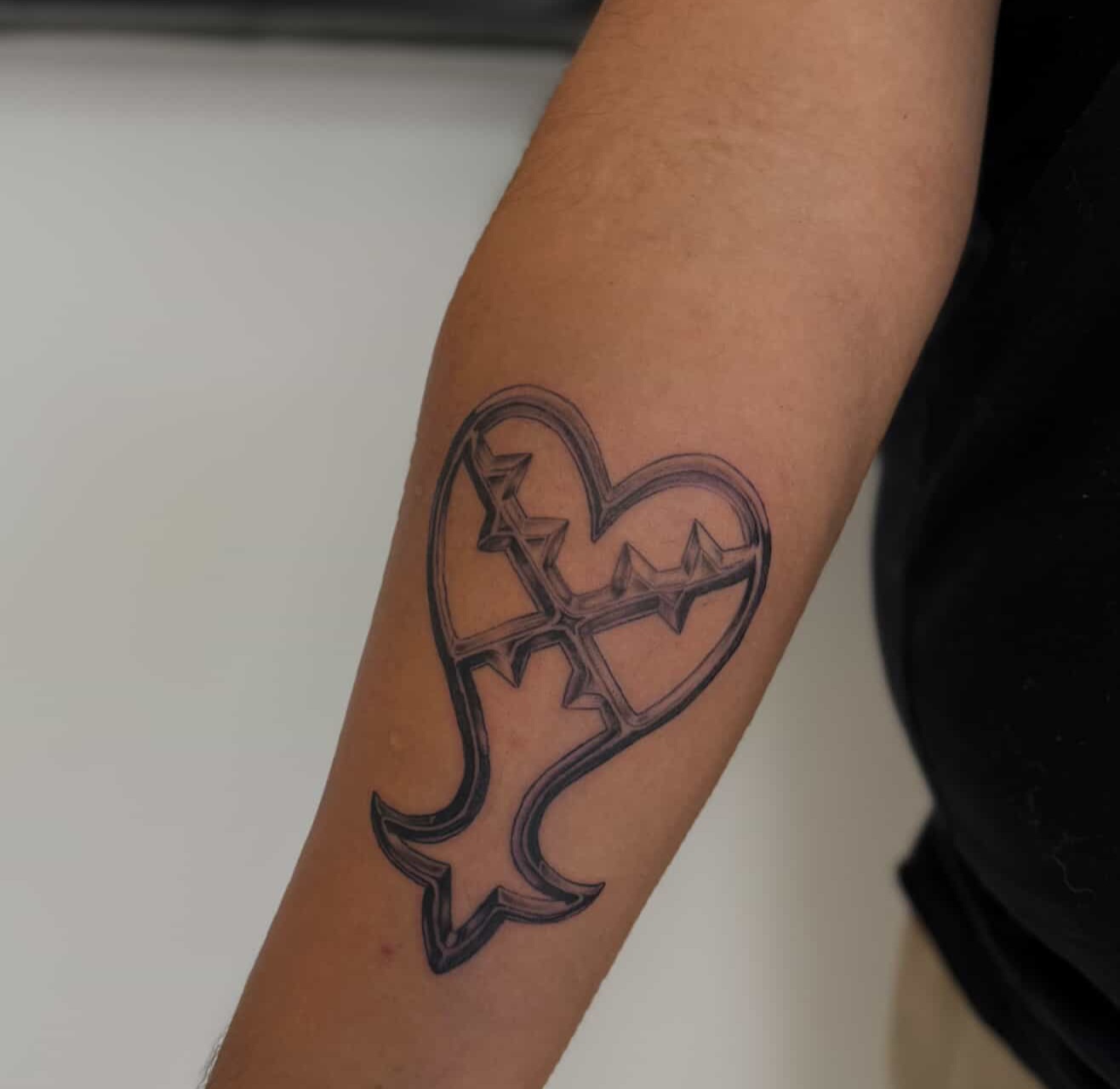 Heart with spikes black and grey tattoo on the forearm by ♍️𝒾𝒸𝒽𝑒𝓁𝓁𝑒⁺‧₊˚ ཐི⋆♱⋆ཋྀ ˚₊‧⁺, Charlotte, North Carolina