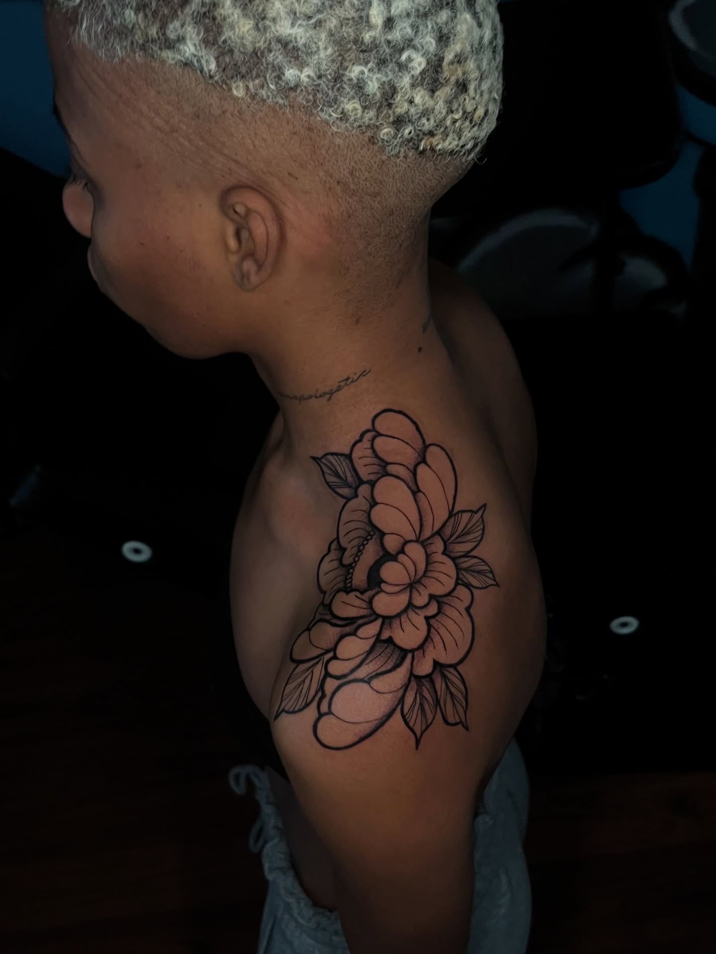 Floral bouquet black and grey tattoo on the shoulder by Unknwn Ink ⭐️