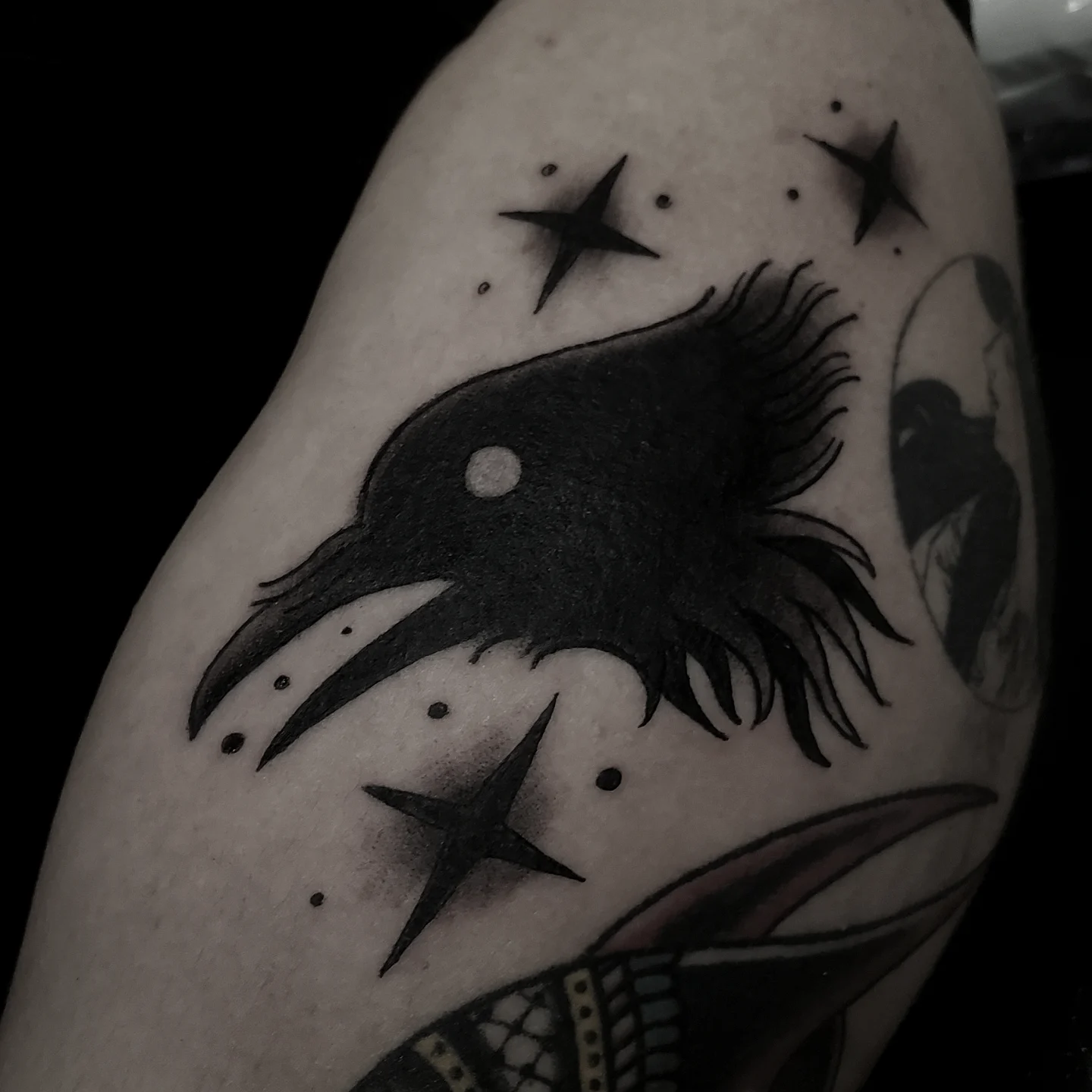 Crow and stars black and grey tattoo on the upper arm by ✙ 𝐉𝐃 𝐒𝐩𝐫𝐨𝐮𝐥 ✙, Austin, Texas