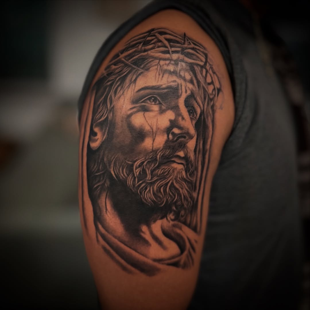 Jesus Christ portrait Chicano tattoo on the shoulder by ♍️𝒾𝒸𝒽𝑒𝓁𝓁𝑒⁺‧₊˚ ཐི⋆♱⋆ཋྀ ˚₊‧⁺, Charlotte, North Carolina