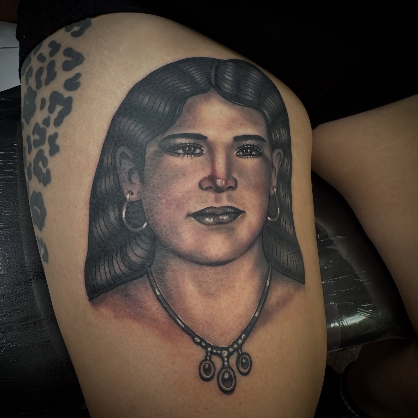 Portrait of a woman realism tattoo on the thigh by Rogelio Robles