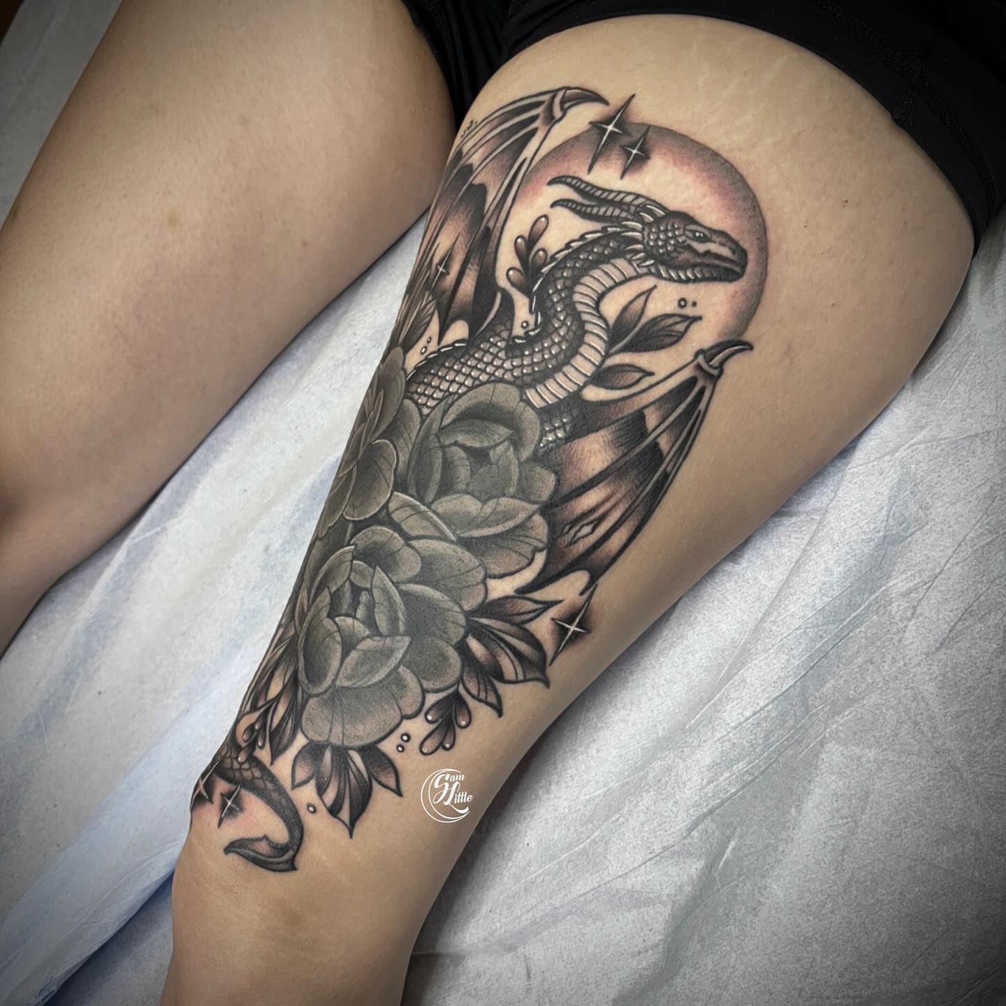 Dragon and roses realism tattoo on the thigh by 𝓢𝓪𝓶 𝓛𝓲𝓽𝓽𝓵𝓮