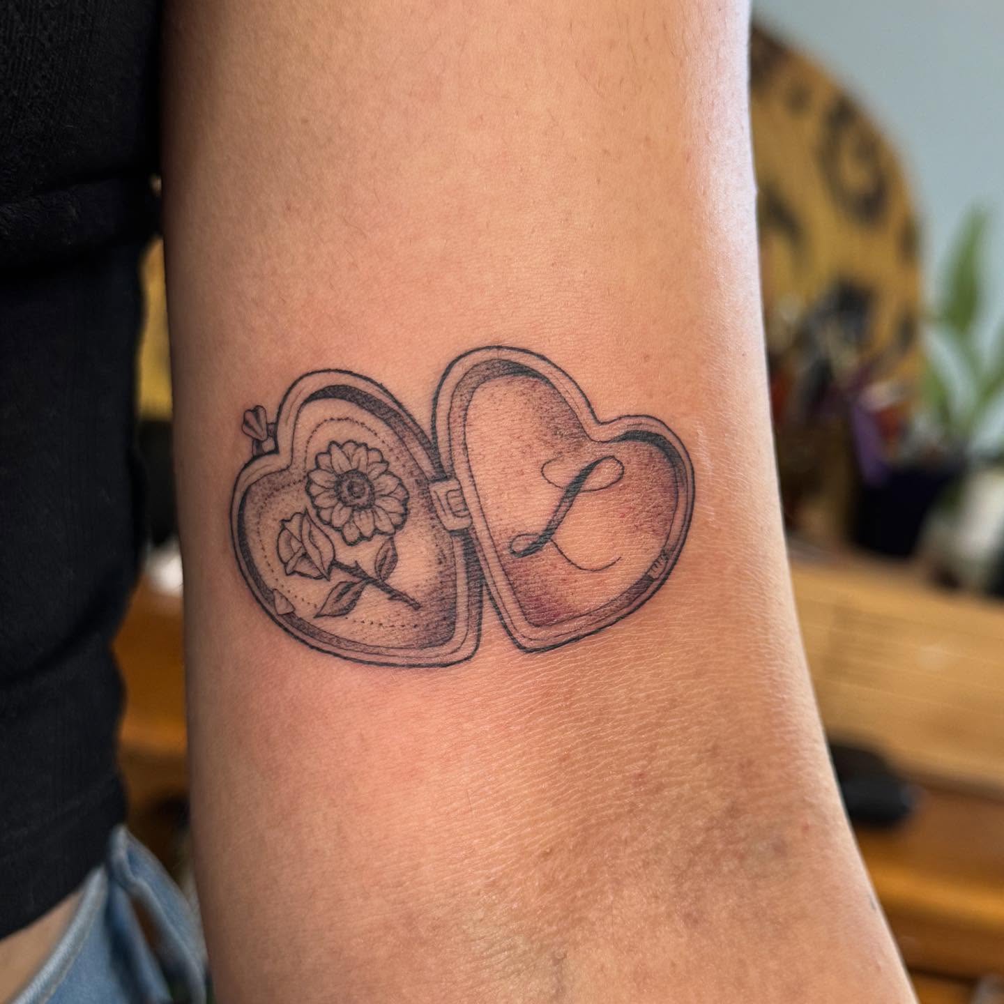 Tattoo by @medea.tattooer β dotwork