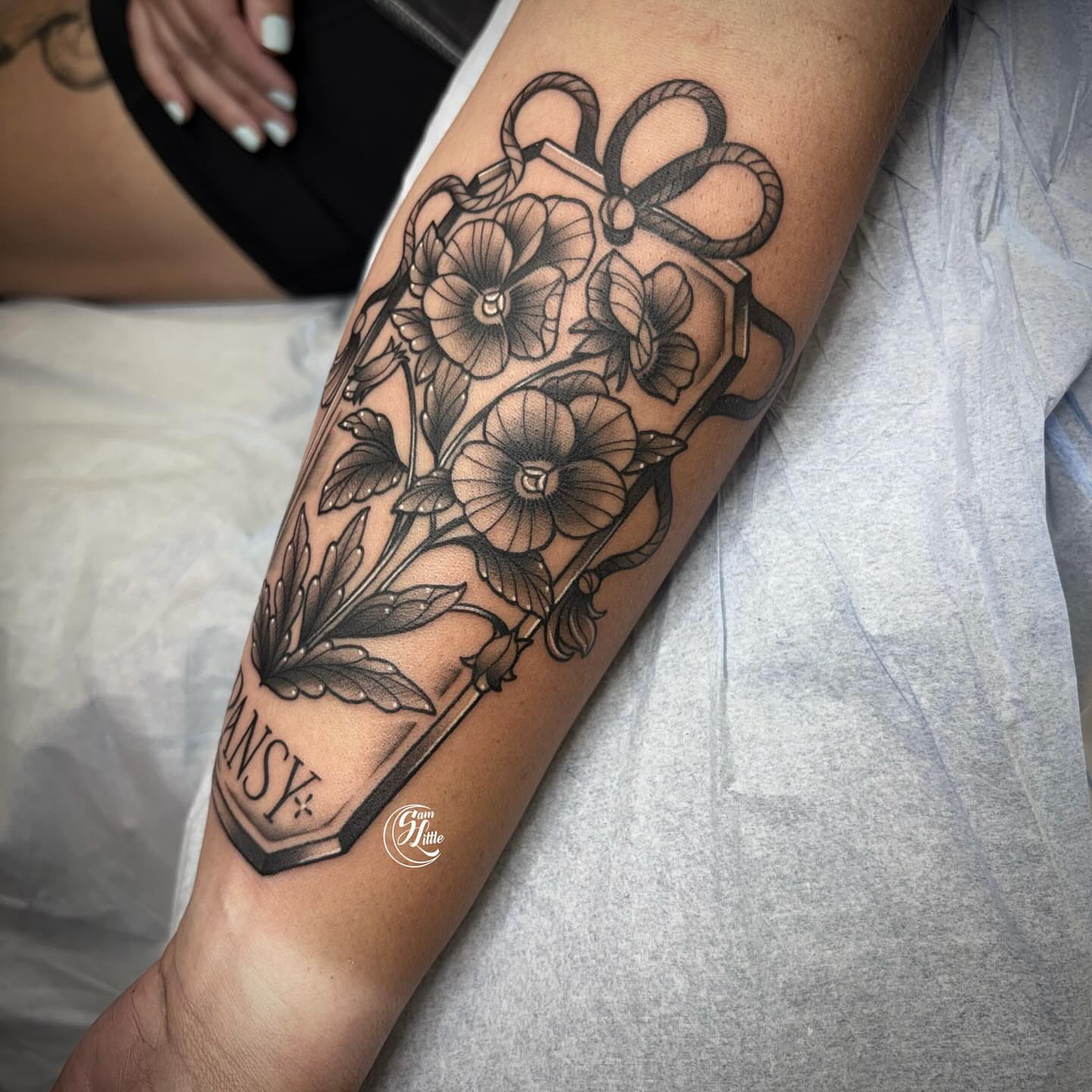 Flower bouquet black and grey tattoo on the forearm by 𝓢𝓪𝓶 𝓛𝓲𝓽𝓽𝓵𝓮