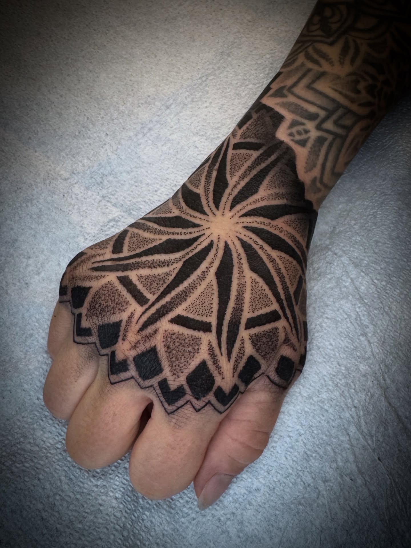 Geometric pattern dotwork tattoo on the hand by 𝚁 𝚊 𝚢 𝚗 𝚎  ⁜  𝚁 𝚘 𝚓 𝚊 𝚜