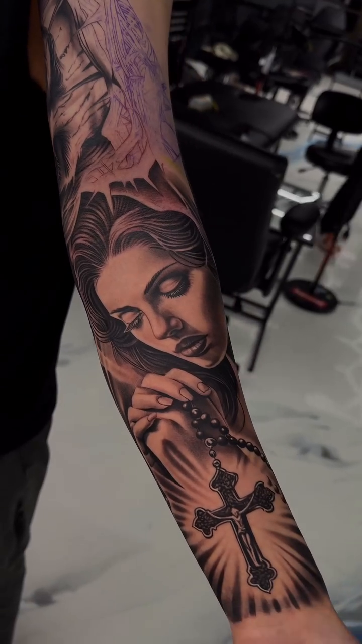 Tattoo by @tattoosbyivang — black_and_grey, realism
