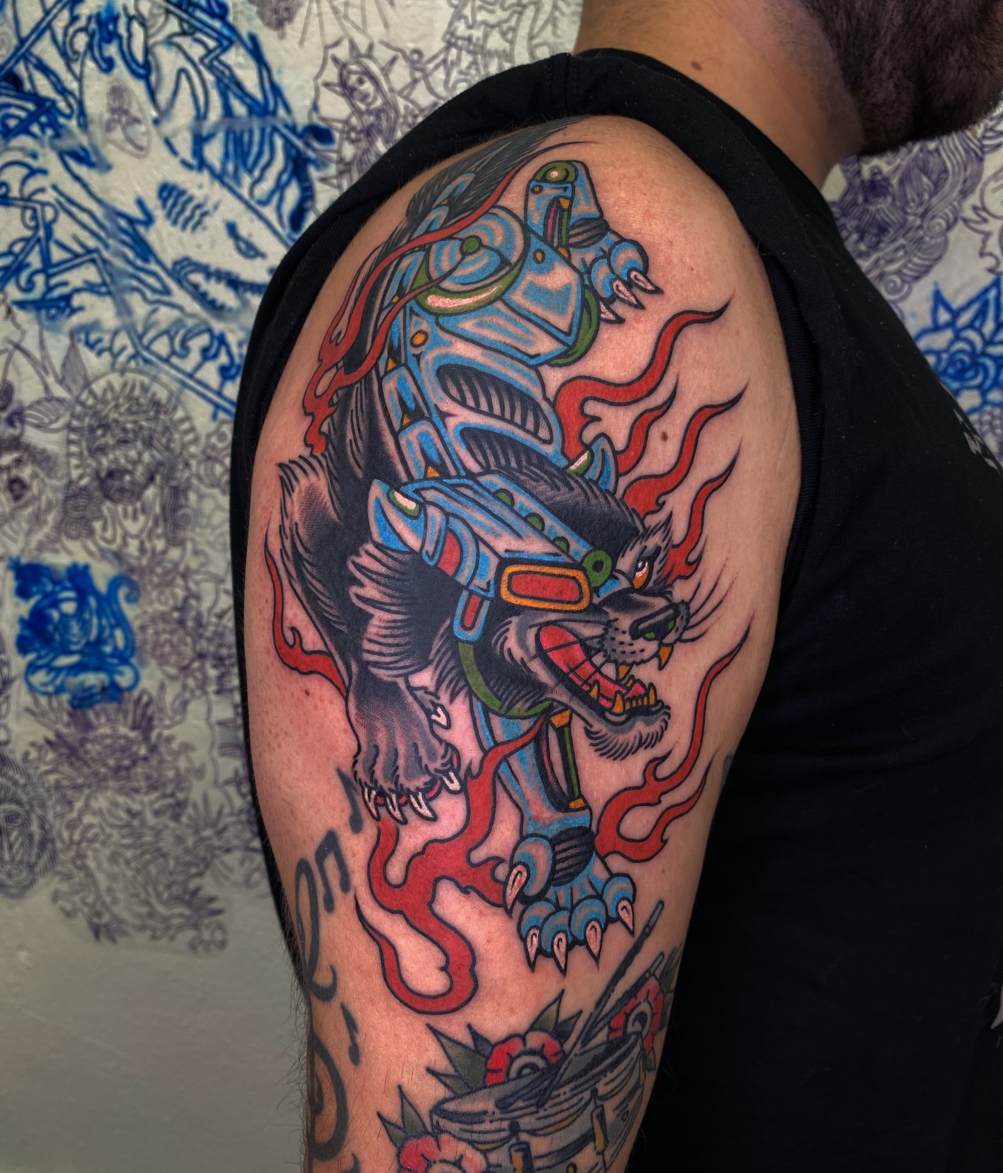 Lion American traditional tattoo on the shoulder by Dallas Tattoo Artist