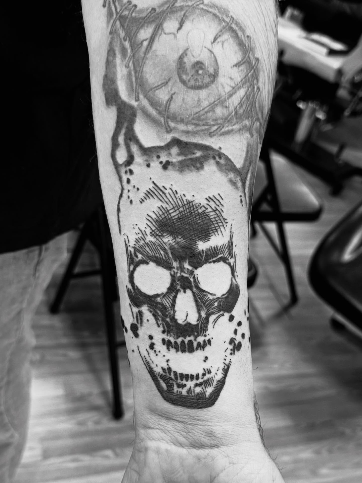 Skull realism tattoo on the forearm by Justin Fiveson