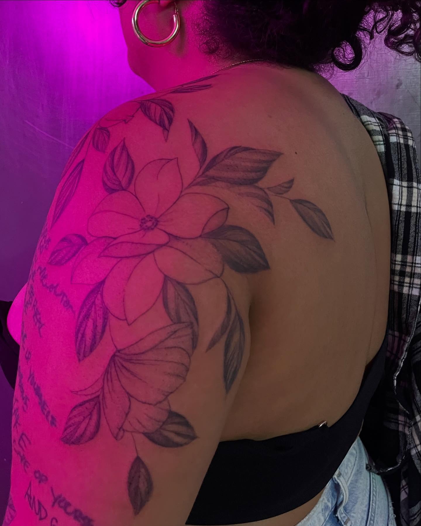 Flower black and grey tattoo on the shoulder by Shamalee Delacruz✨