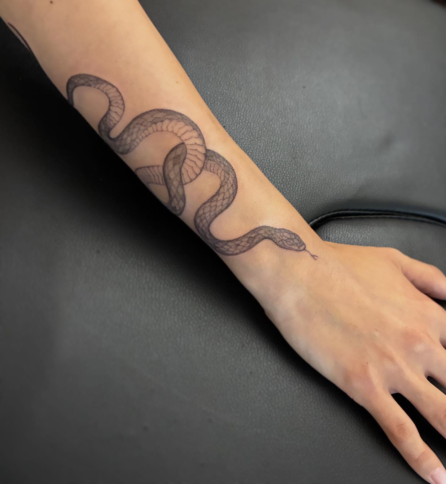 Tattoo by @tatubuny — black_and_grey