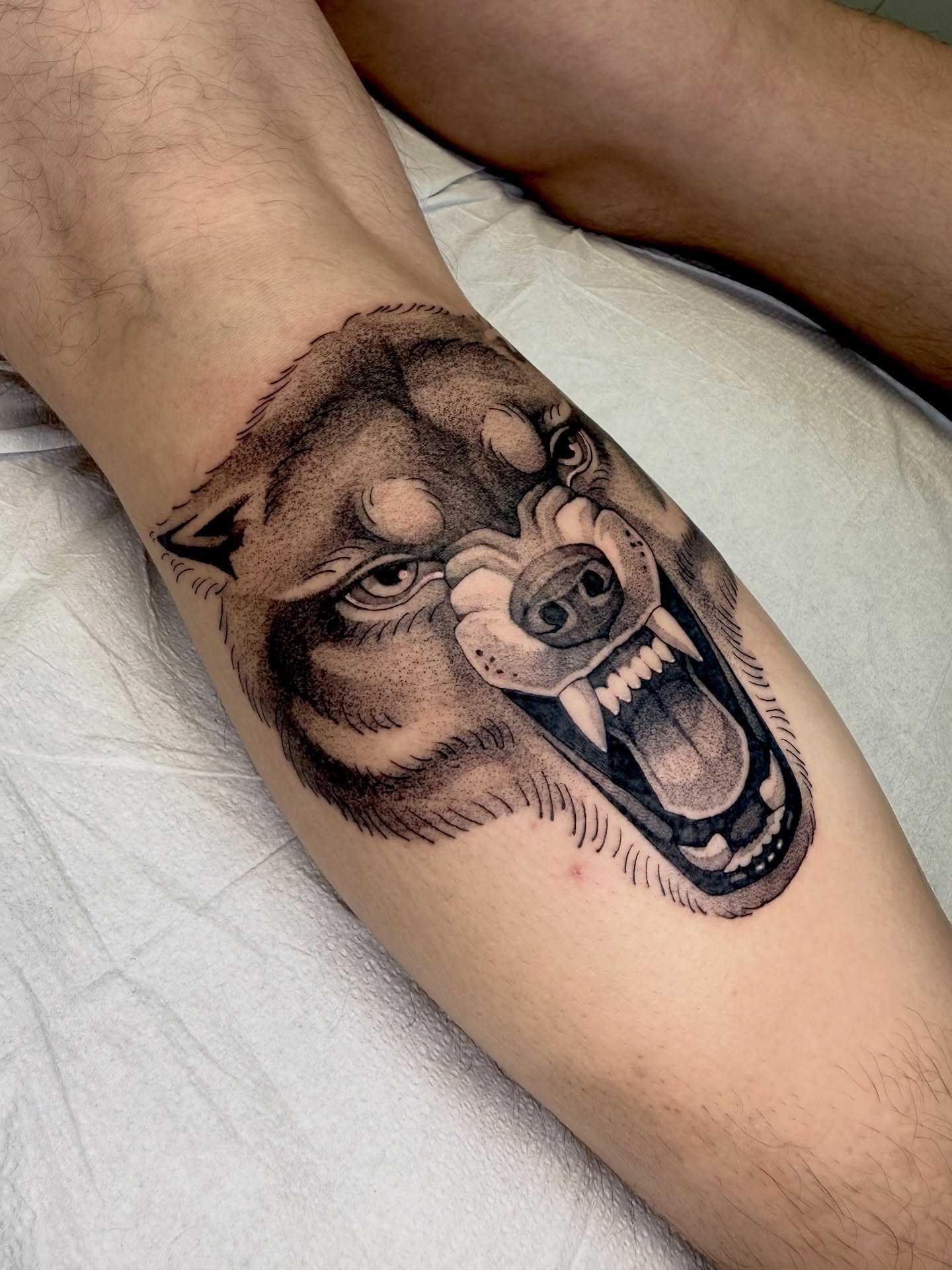 Tattoo by @jesskuesperttattoo β realism
