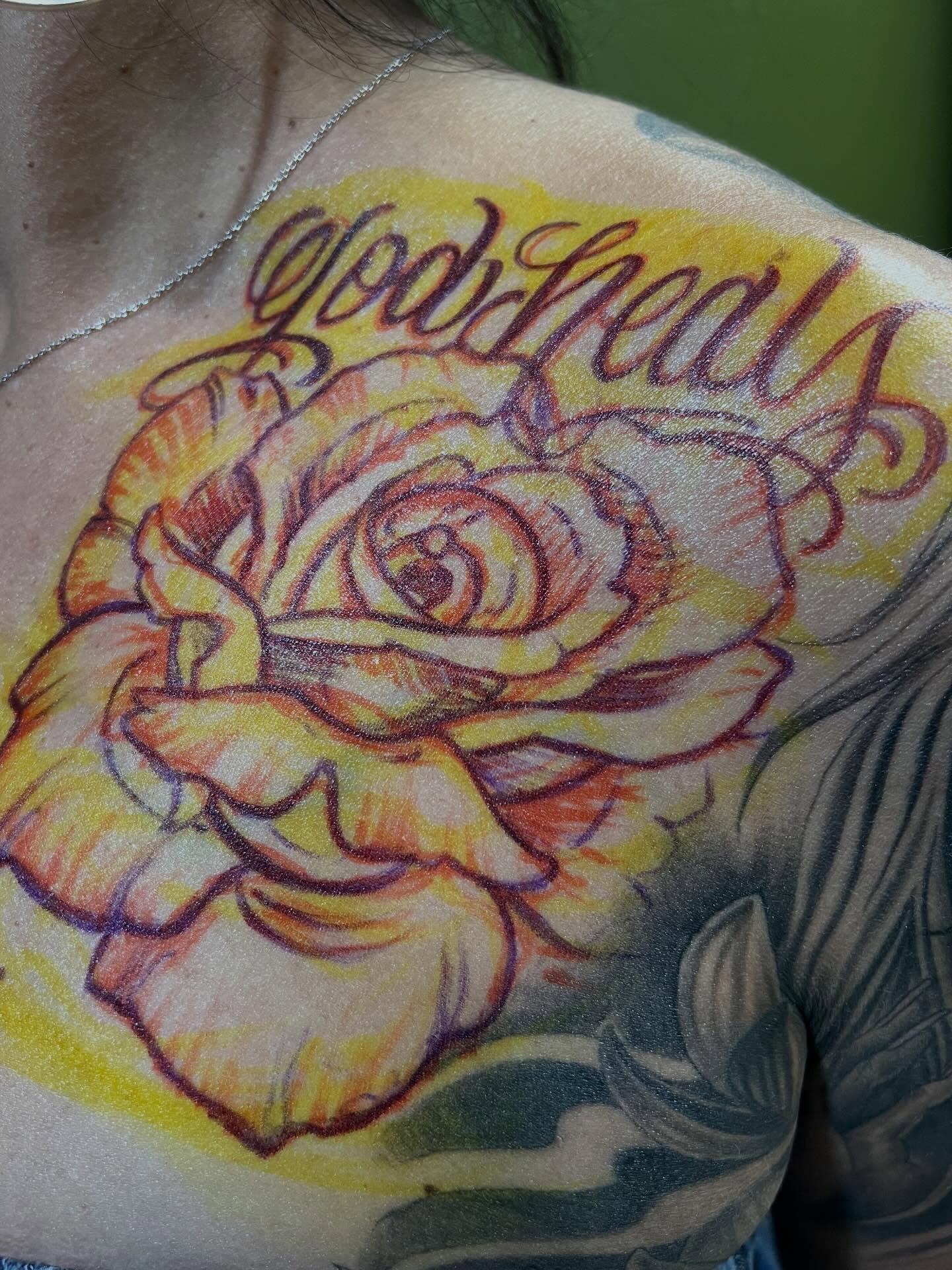 Rose realism tattoo on the shoulder by Niz Carrillo