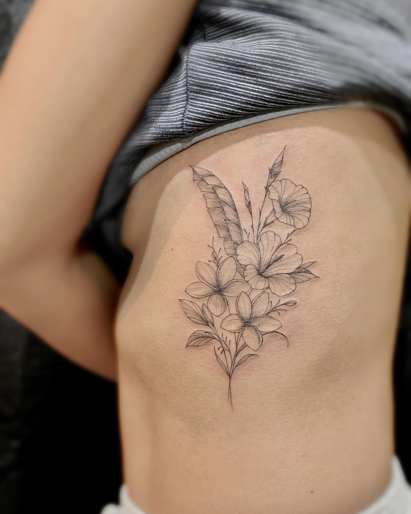 Floral bouquet black and grey tattoo on the thigh by Kite.Tattoo_Amber