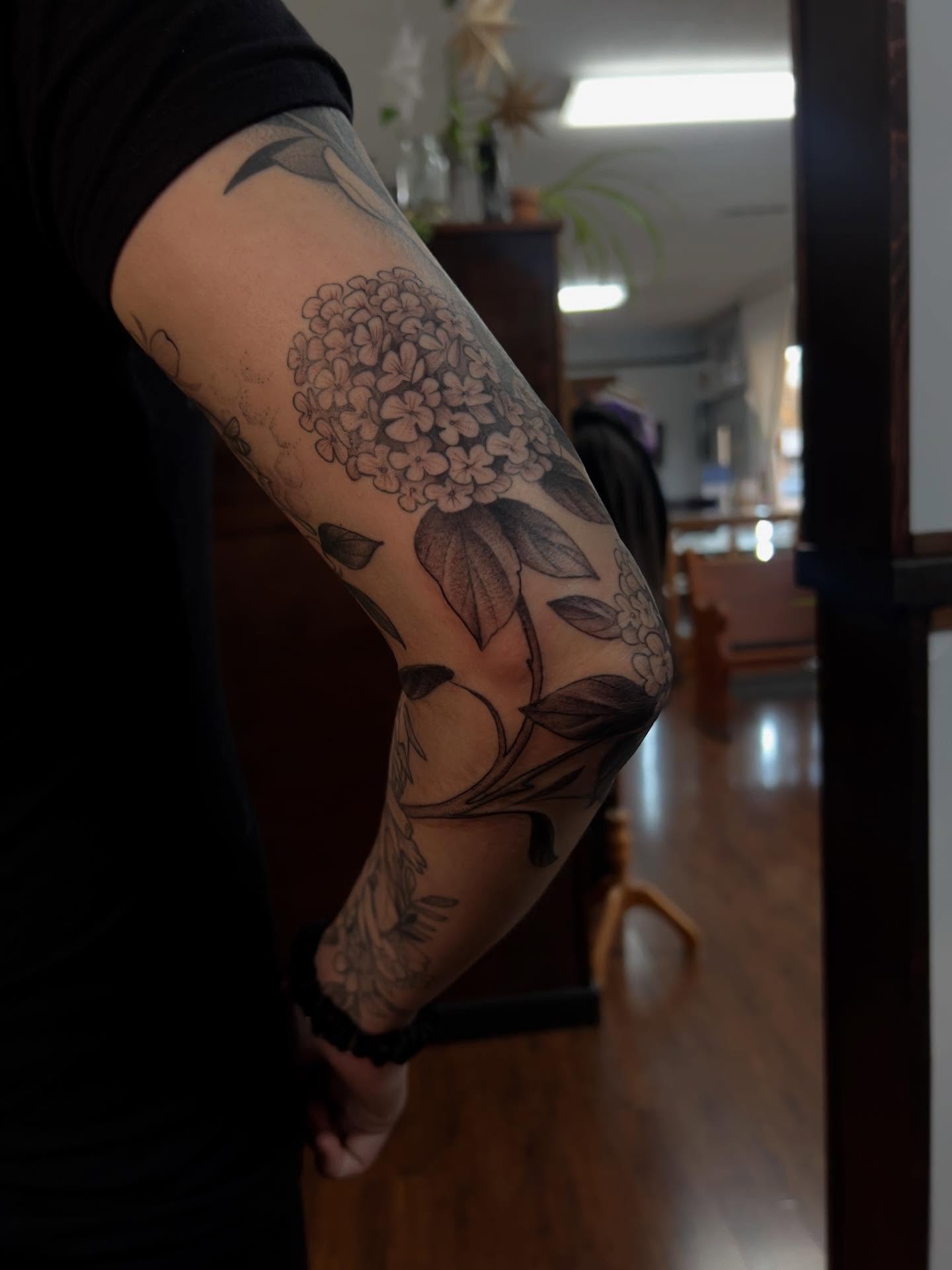 Tattoo by @avreysimone — black_and_grey