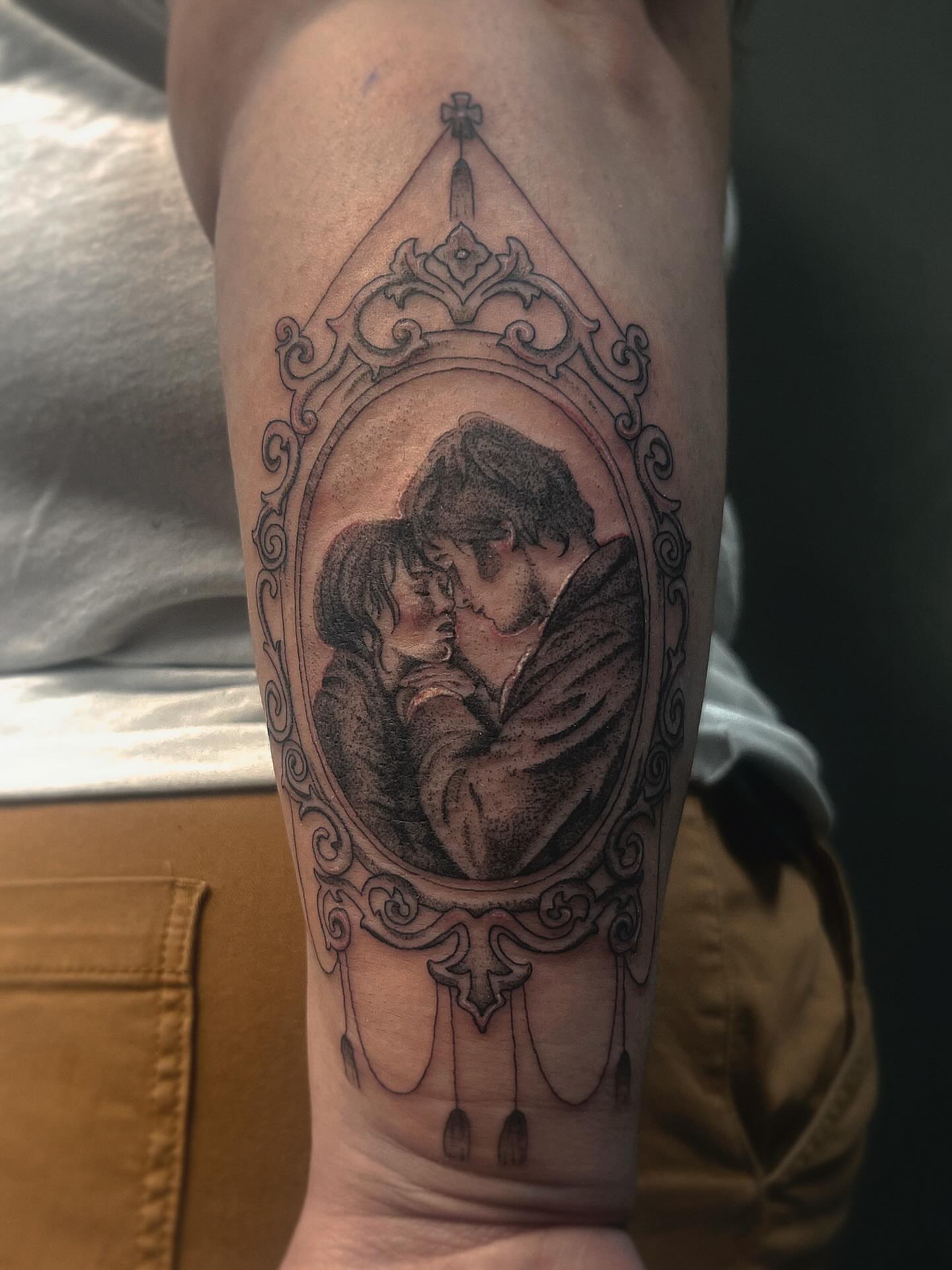 Couple kissing realism tattoo on the forearm by β
πΈππππ β
