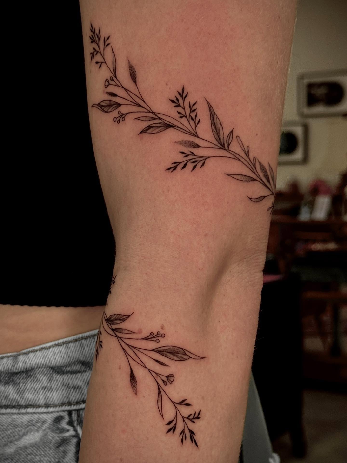 Botanical branch fine line tattoo on the forearm by 𝓛𝓲𝓷𝓪 ∙ ғɪɴᴇʟɪɴᴇ ᴛᴀᴛᴛᴏᴏs ∙ ᴄʜᴀʀʟᴏᴛᴛᴇ ɴᴄ🇺🇸 🇺🇦