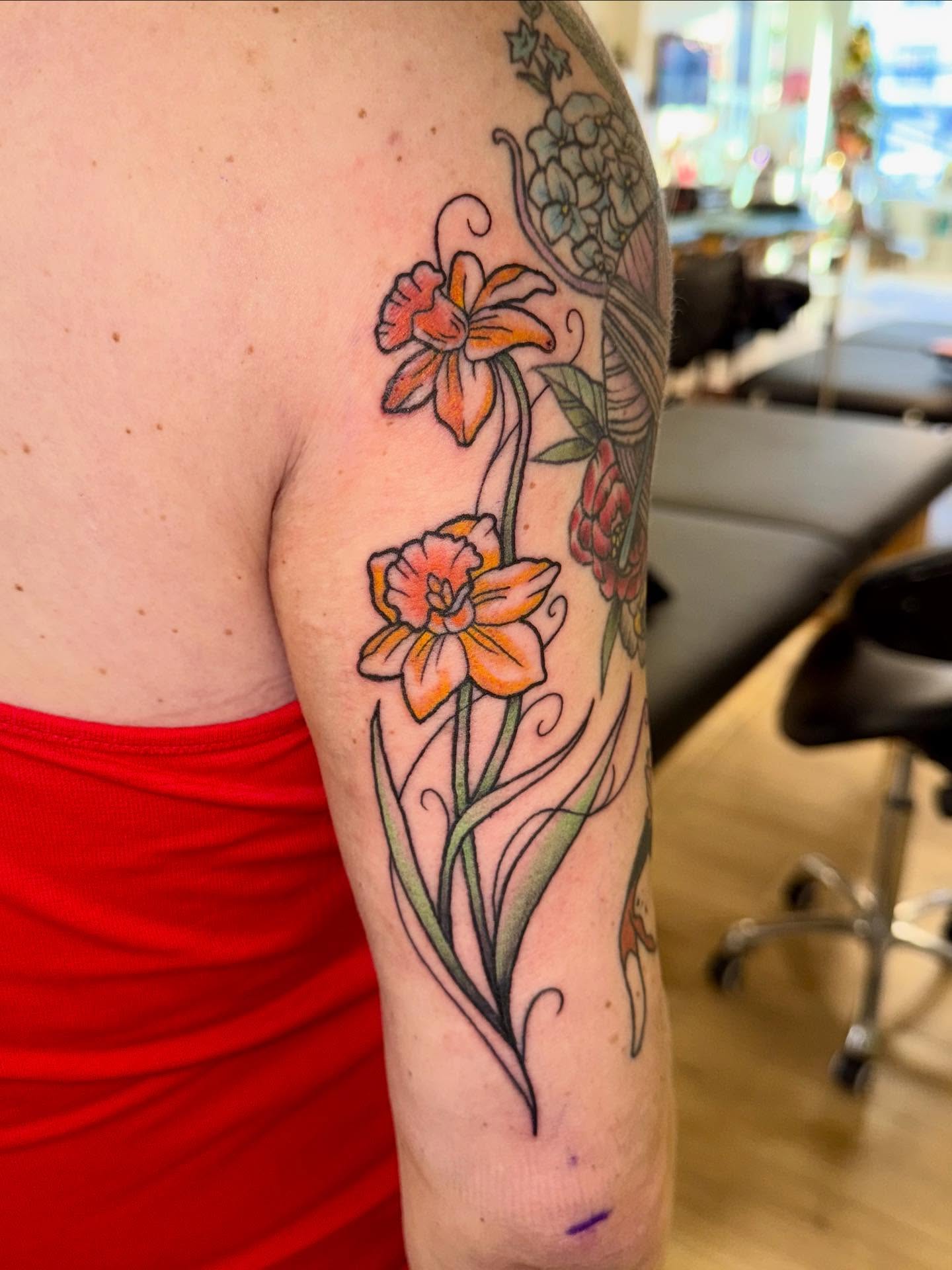 Daffodils new school tattoo on the forearm by Laurito