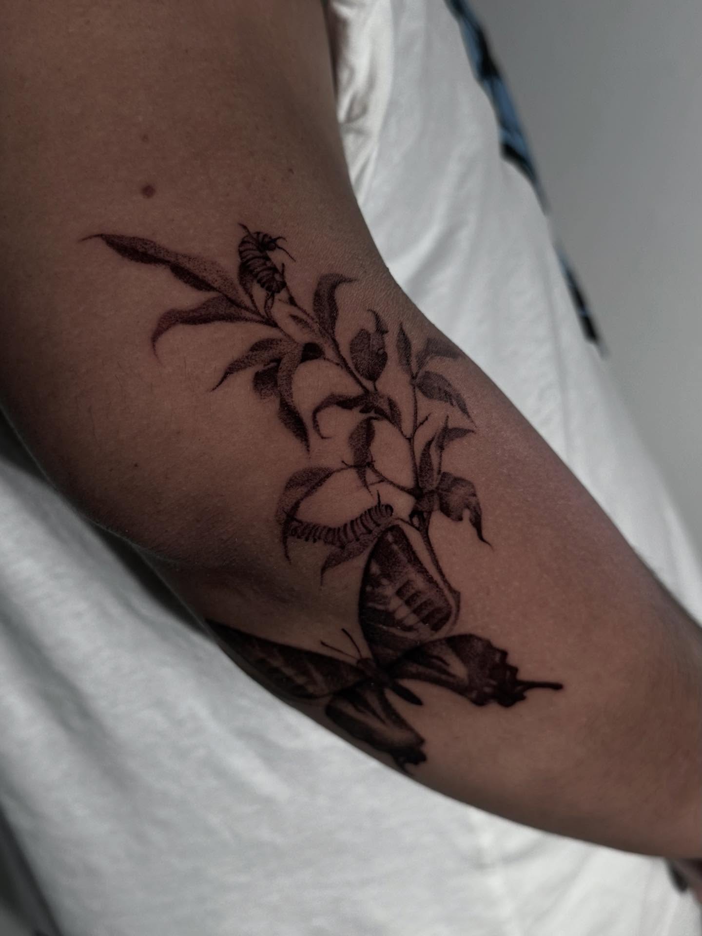 Botanical black and grey tattoo on the forearm by ᴰᴿᴬᴳᴼᴺ