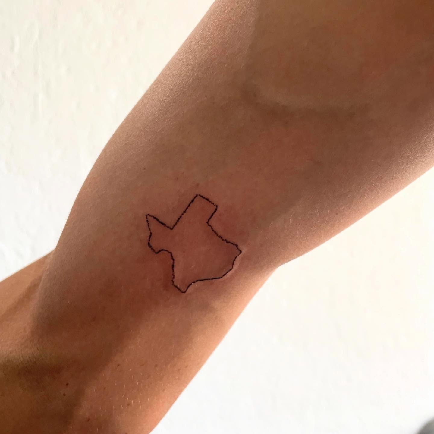 Texas state outline fine line tattoo on the forearm by Alyssa