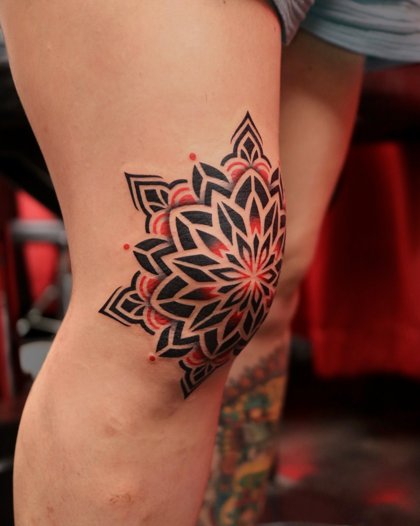 Geometric mandala geometric tattoo on the thigh by Seoul tattoo