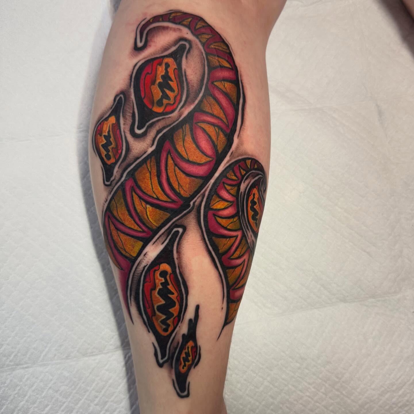 Tattoo by @nicoleroartattoos — new_school, geometric